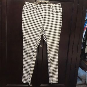Size 14 (0X) black and white checked leggings